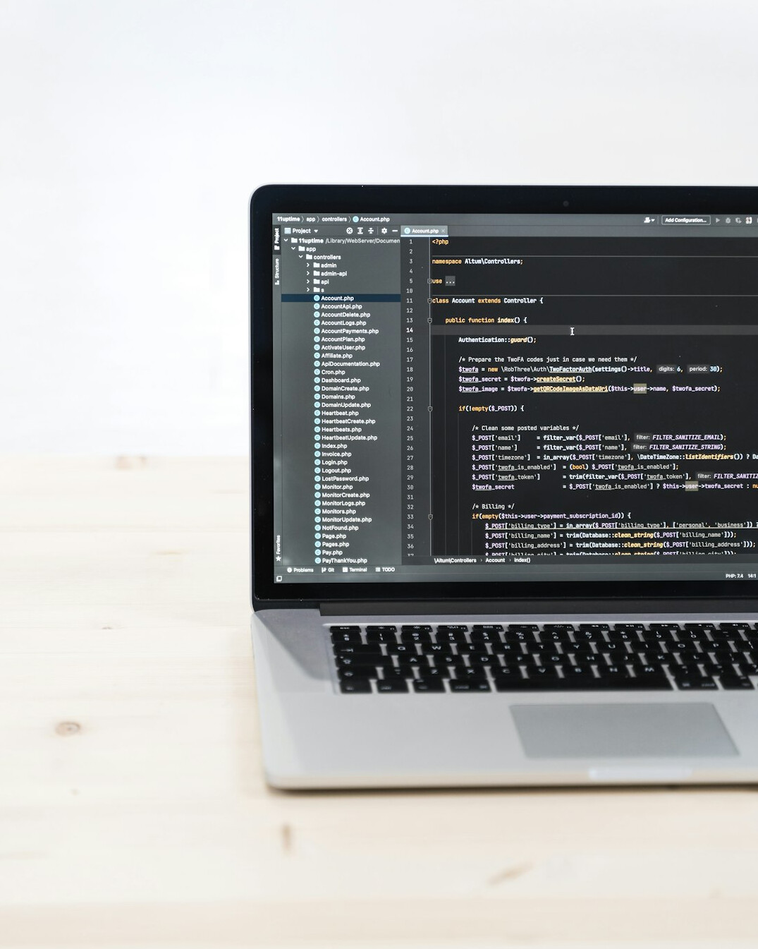 blog coding on laptop