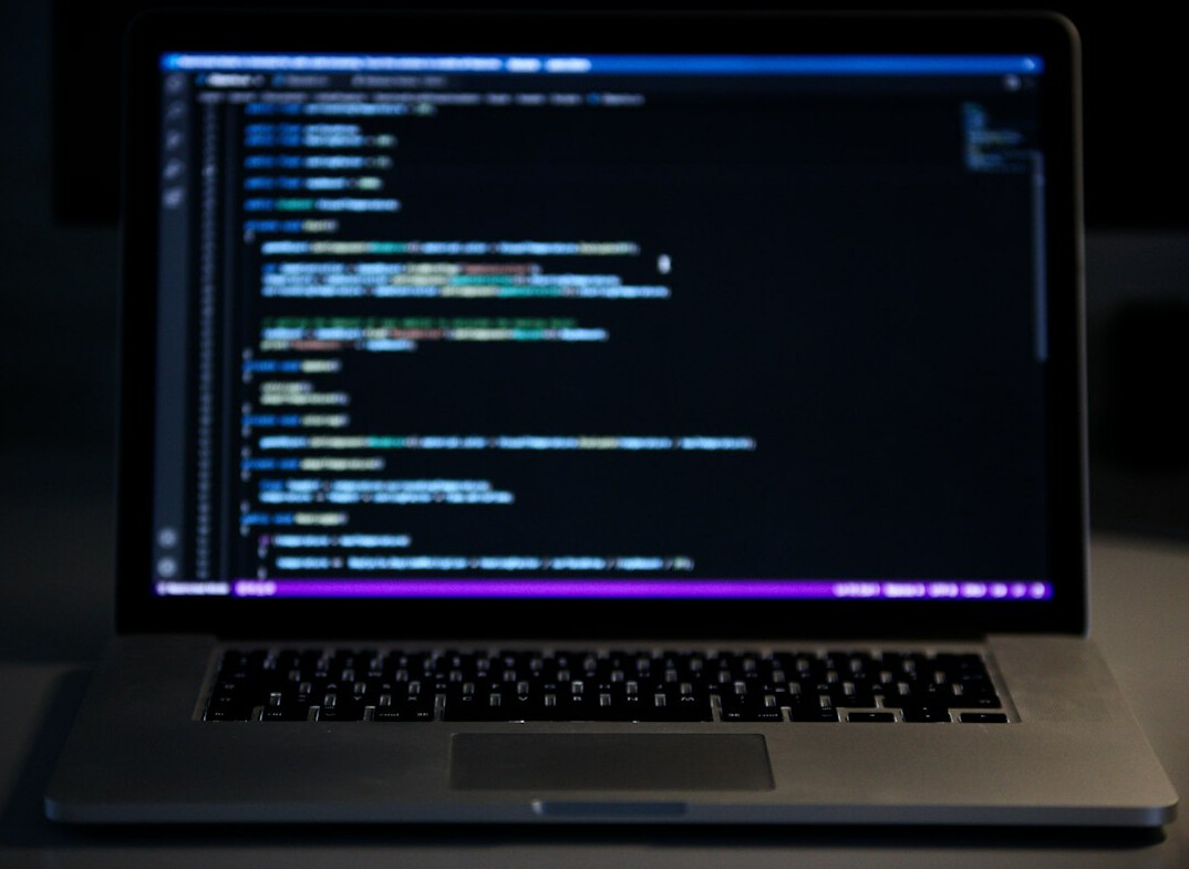 blog coding on laptop